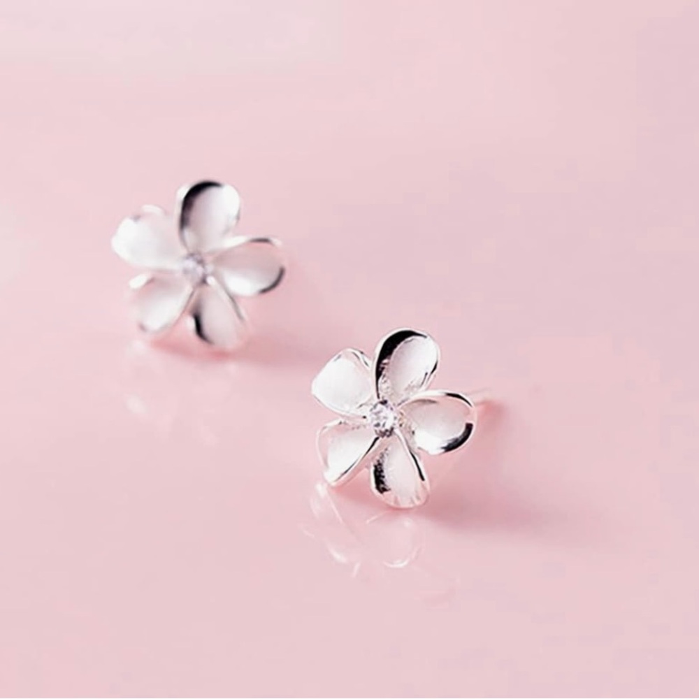 Plumeria Hawaii Flower Women's Solid 925 Sterling Silver Stud Earrings